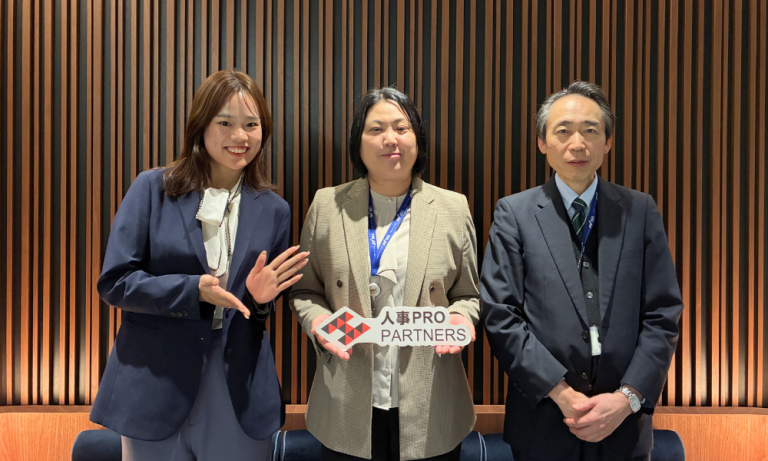 フリーランス活用でペーパーレス化を実現。管理部門の負荷を減らした実践例